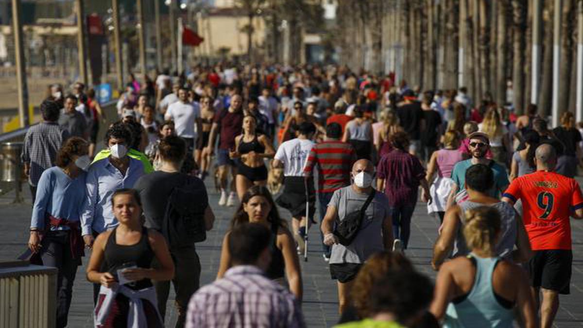 Coronavirus | Spaniards race out for 1st open-air exercise since mid ...