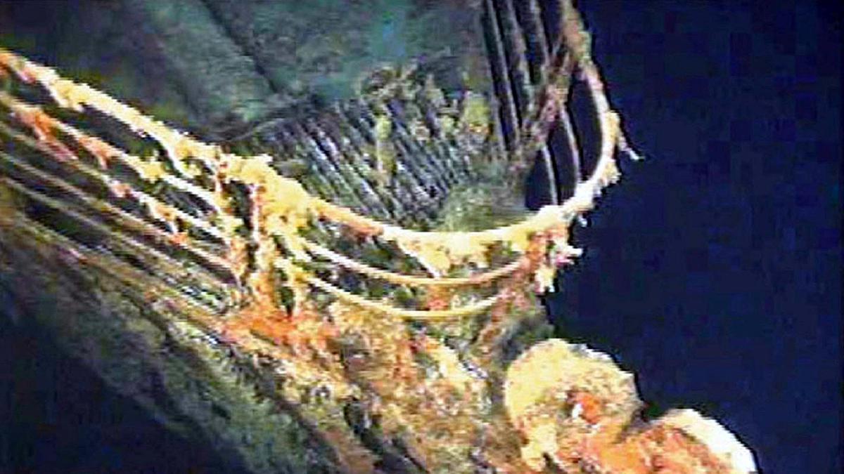 A search is underway for missing submarine that takes people to see Titanic