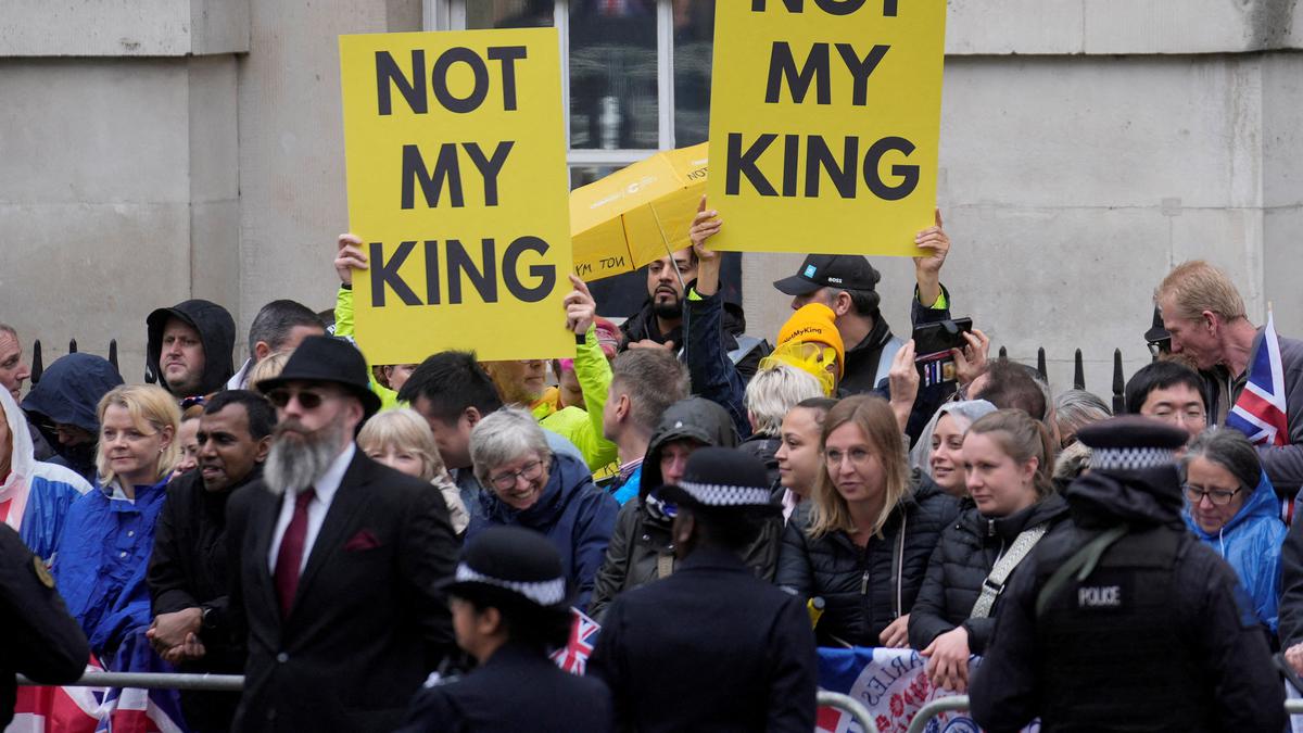 Police ‘regret’ arrest of anti-monarchy demonstrators in London
