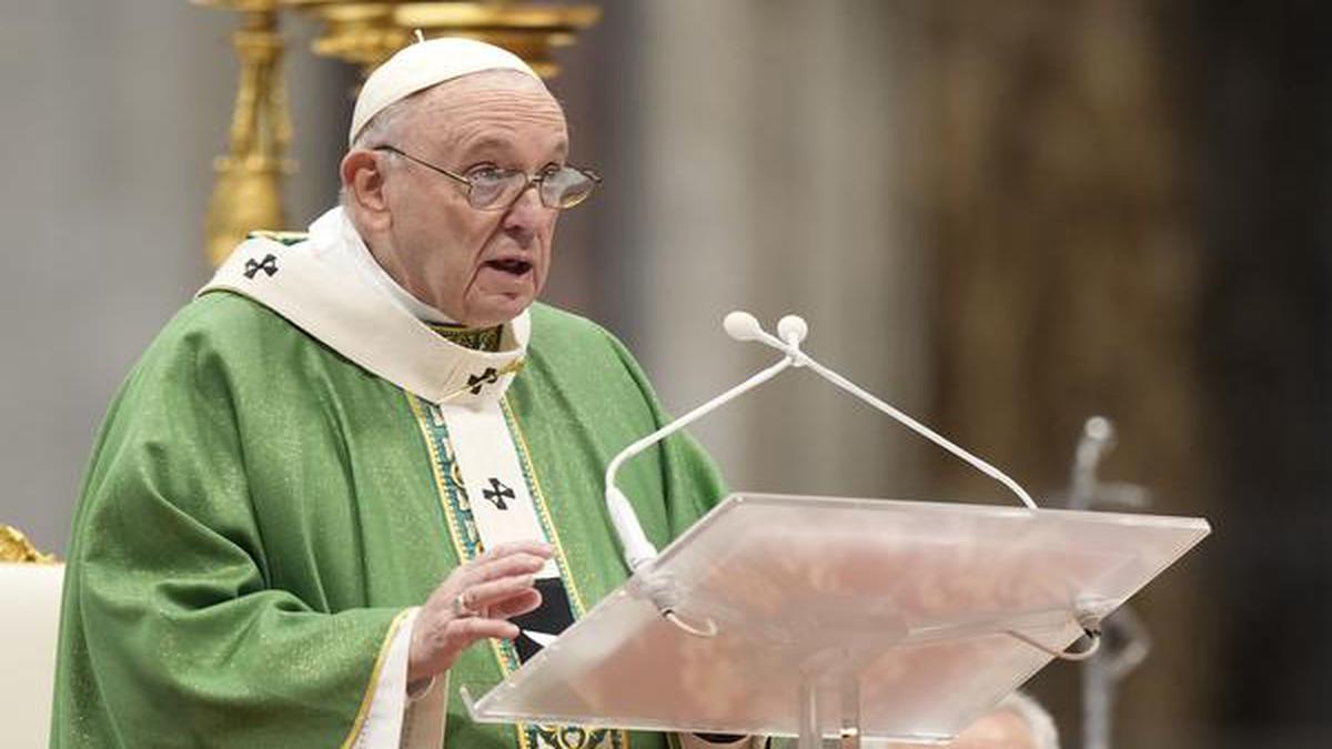 Pope calls for world day of "prayer for peace" over Ukraine crisis