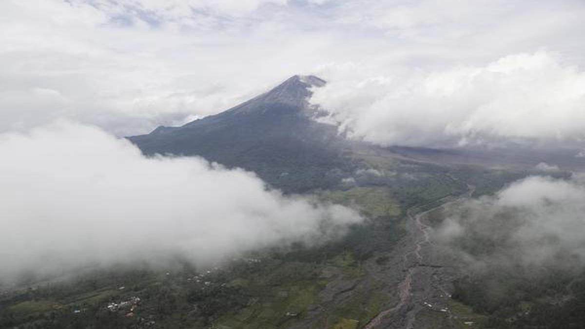 27 still missing after Indonesia volcanic eruption kills 15