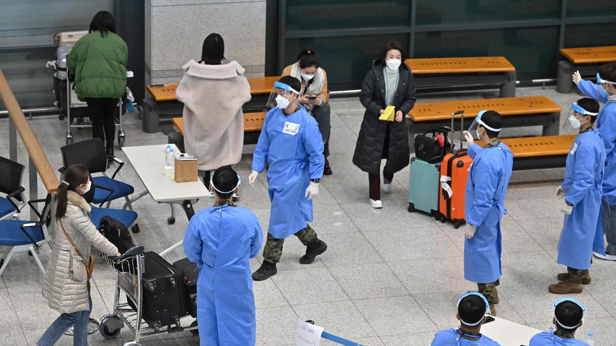 China suspends short-term visas for South Koreans in a retaliatory move