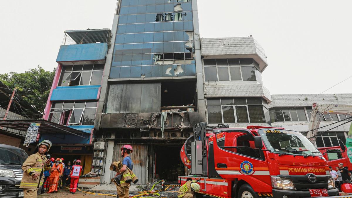 इंडोनेशिया की राजधानी में इमारत में आग लगने से 20 की मौत: पुलिस इंडोनेशिया की राजधानी में इमारत में आग लगने से 20 की मौत: पुलिस
