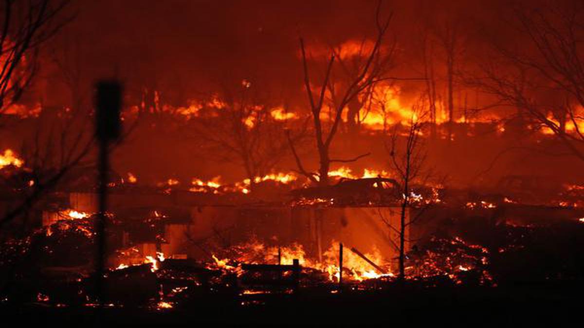 Colorado wildfires burn hundreds of homes, force evacuations