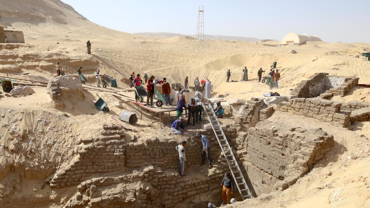 Tomb of unidentified ancient Egyptian pharaoh discovered