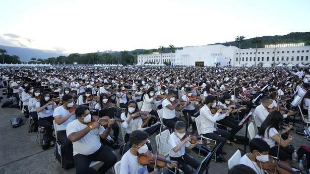 Músicos venezolanos persiguen récord de orquesta más grande del mundo