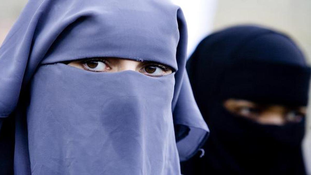 Sri Lanka announces burqa ban, to shut 1,000 madrasas