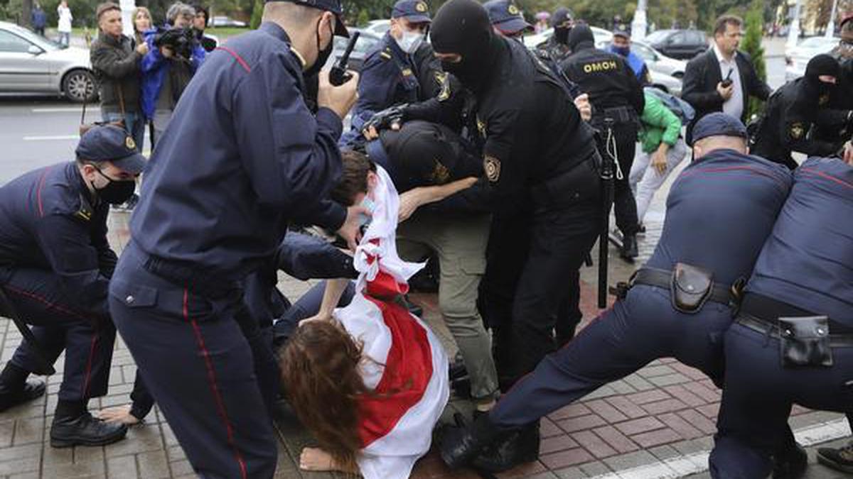 Belarus protests: Scores detained as students march against President