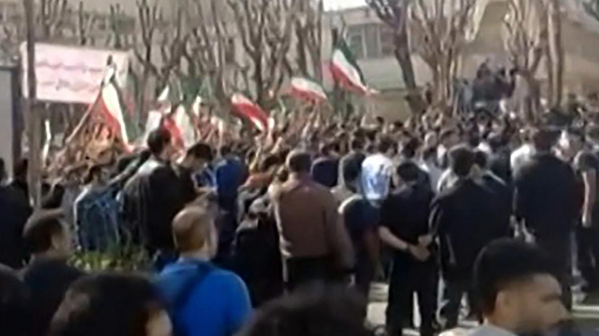 Iranian students chant anti-government slogans, as U.S. threats loom