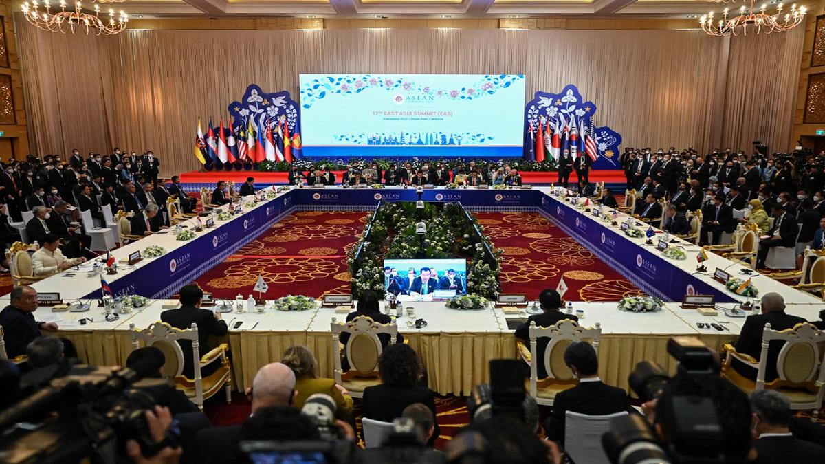 Southeast Asian leaders call for unity amid global tensions