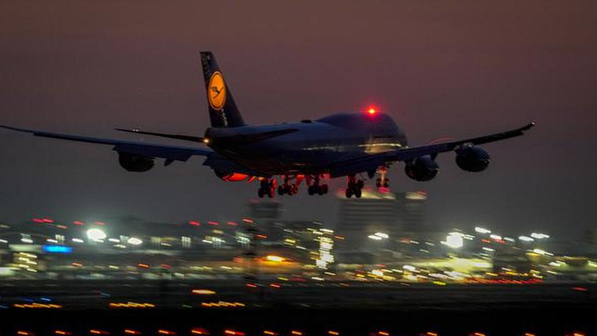 पश्चिम एशिया तनाव के कारण ग्रीष्मकालीन यात्रा योजना बाधित; हैदराबाद के पर्यटक गंतव्यों पर पुनर्विचार करते हैं