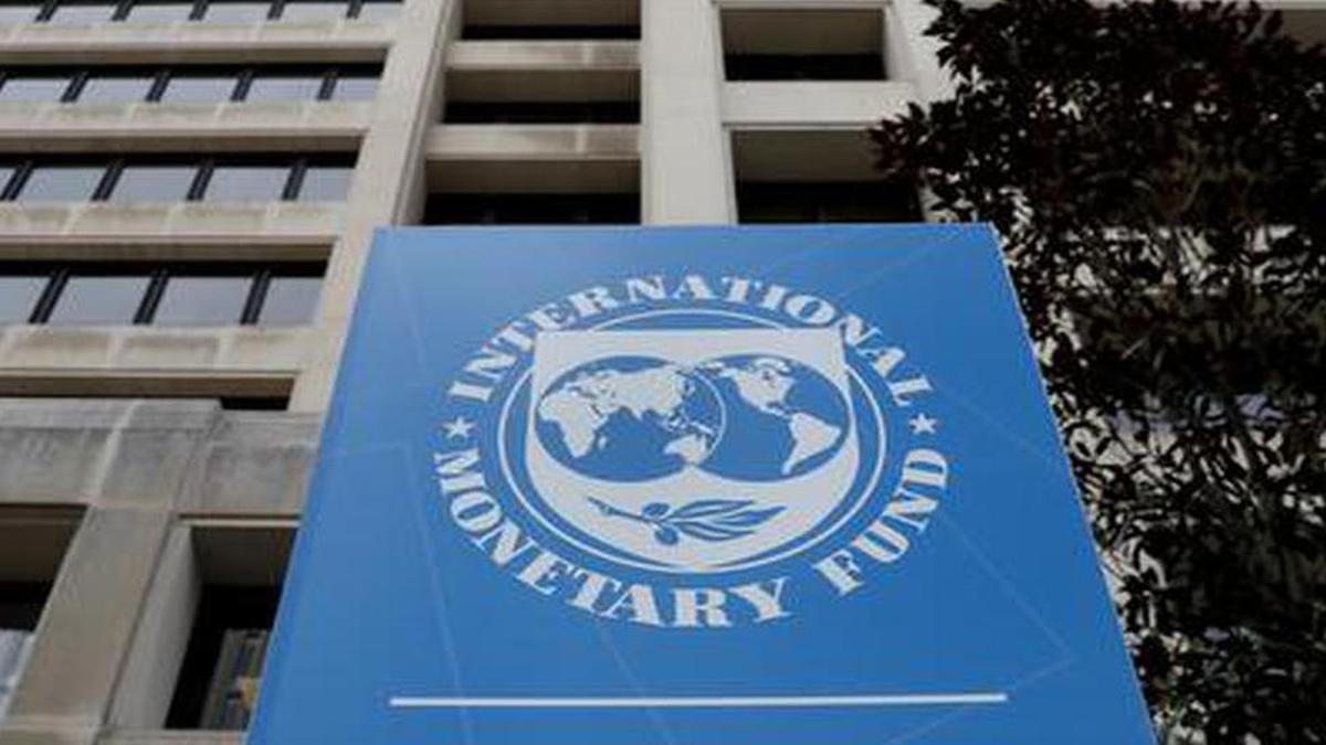 Ahead of crucial talks, IMF spots PKR 2 trillion breach in Pakistan’s budgetary estimates