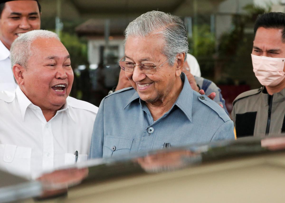 Malaysia's Mahathir Mohamad, 97, to run in general elections