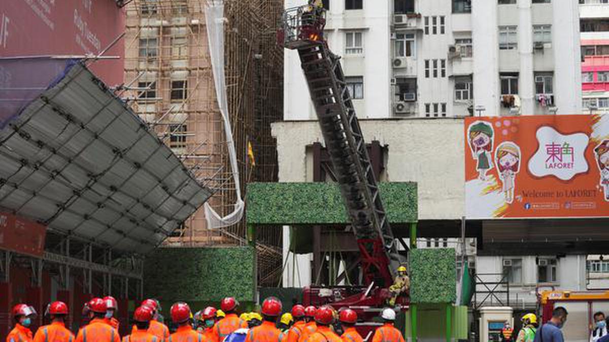 Blaze traps hundreds in Hong Kong tower, 13 hospitalised