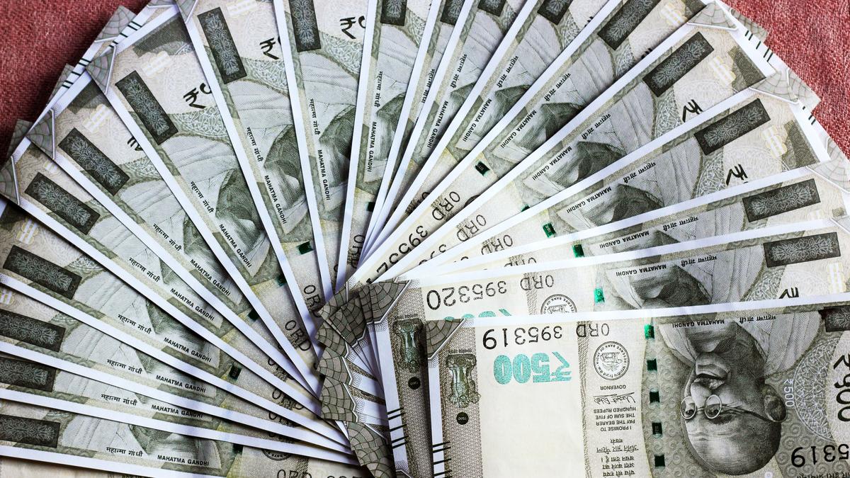 Rupee crashes 139 paise to 94.90 against U.S. dollar
