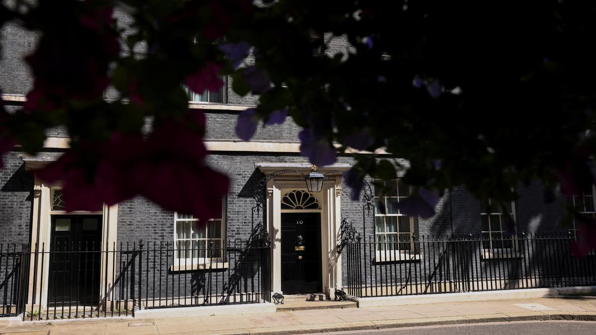 race to replace uk prime minister boris johnson after resignation