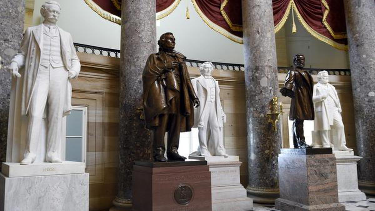 Jefferson Davis statue torn down in Richmond, Virginia