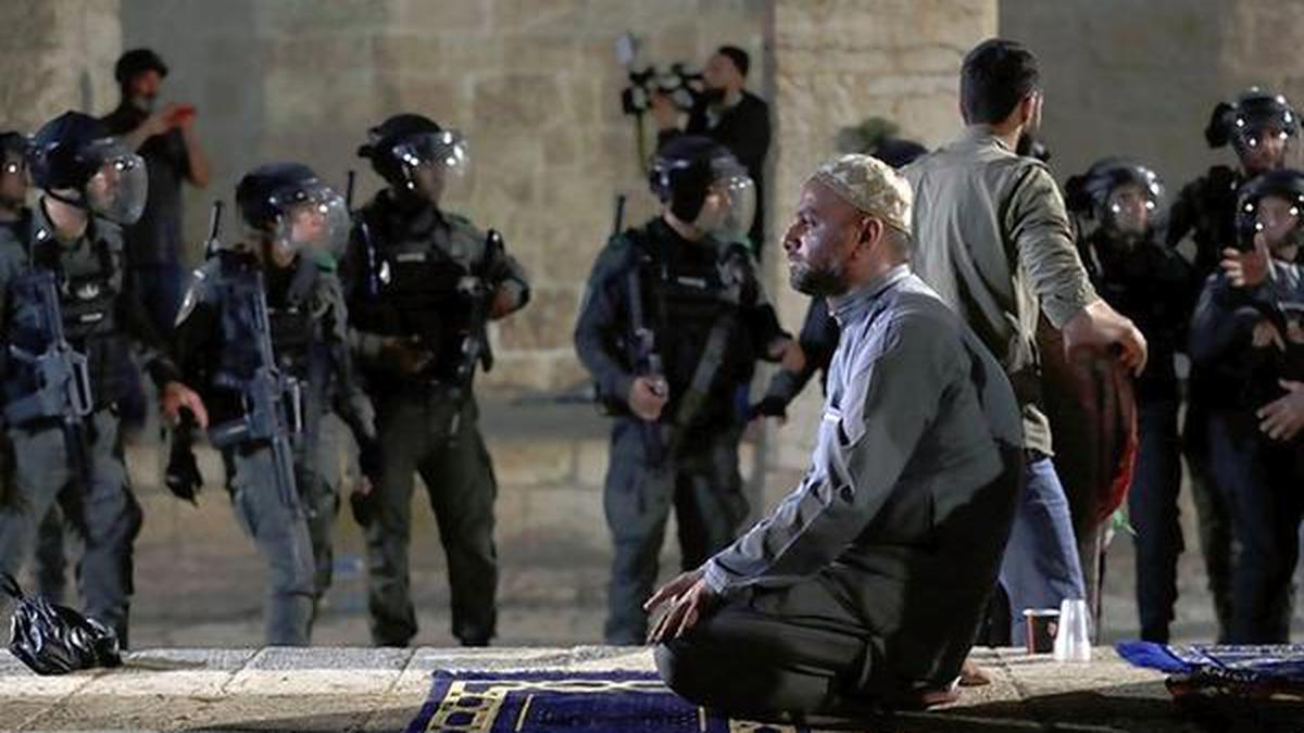 Israeli police, Palestinians clash at Al-Aqsa mosque