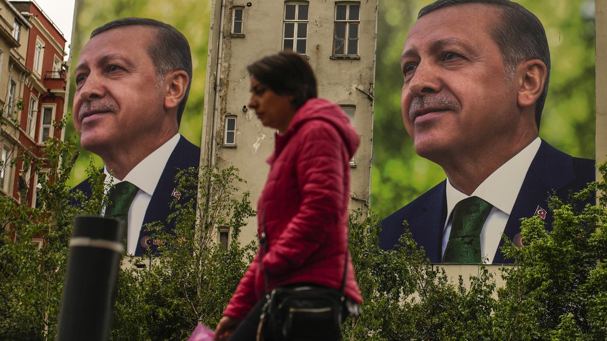 Turkey presidential election will go to second round as Tayyip Erdogan fall short of outright victory
