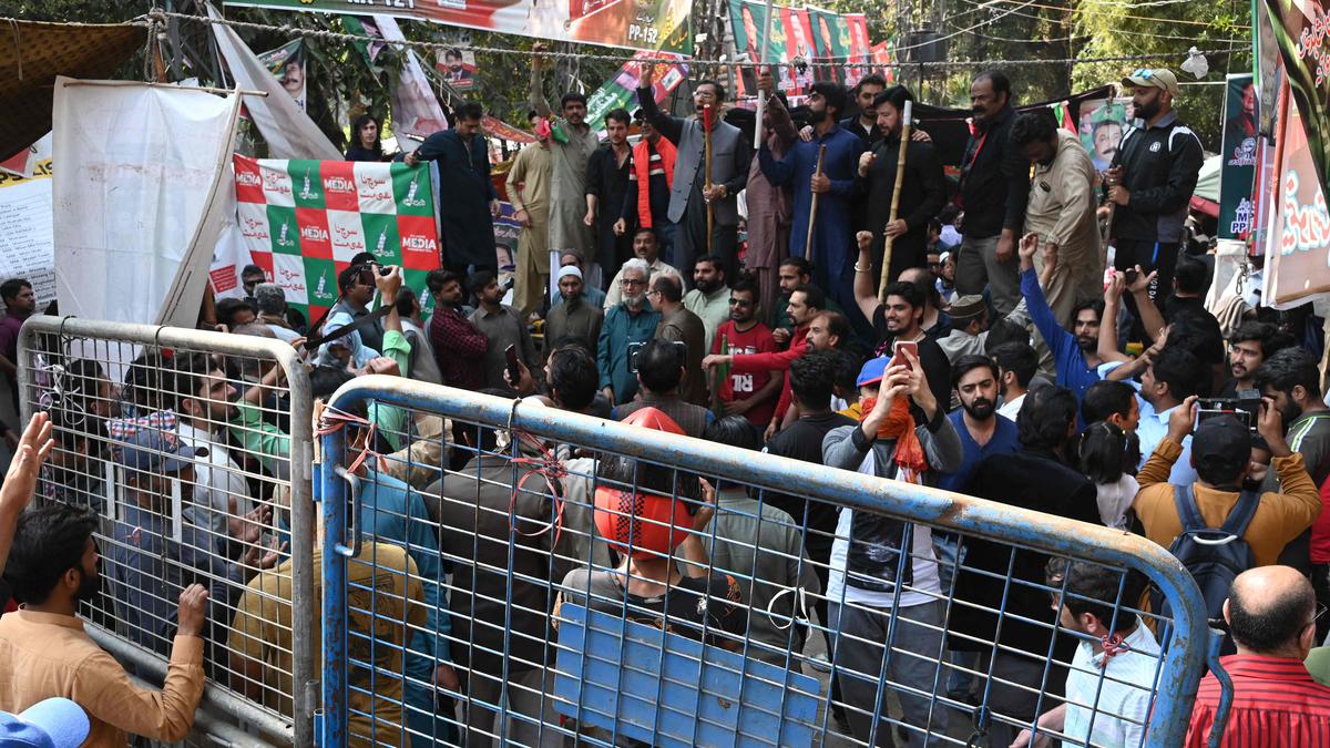 Imran Khan leads thousands at election rally in Lahore as Islamabad police arrive to arrest him