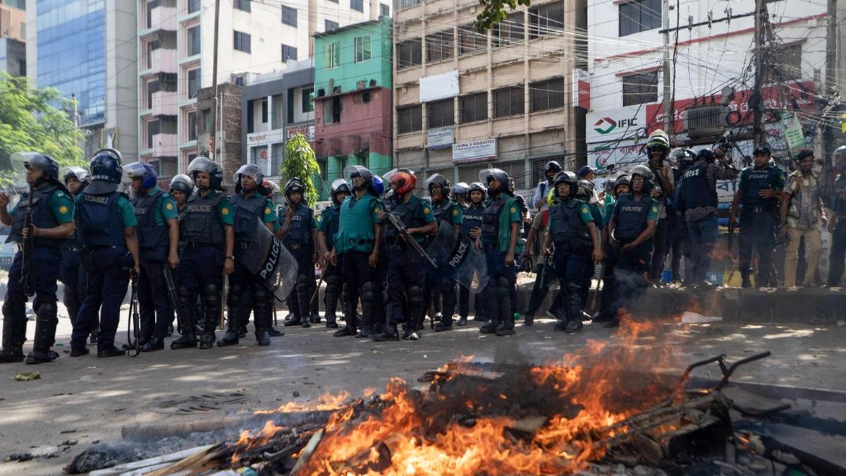 Protesters storm Bangladesh jail, free ‘hundreds’