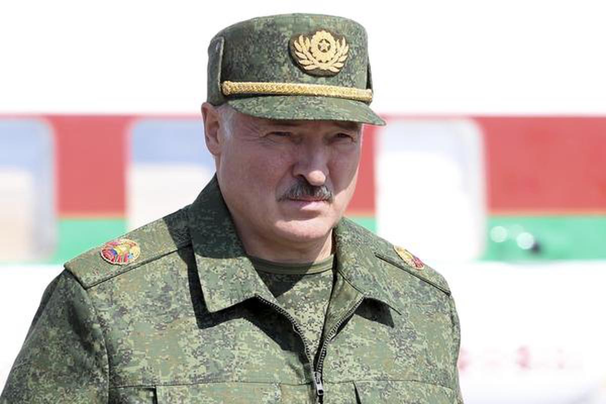 alexander lukashenko military uniform