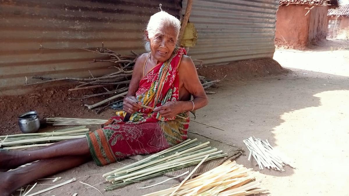 An elderly Paharia woman busy weaving a bamboo basket in Odisha’s Nuapada district. Photo: Special Arrangement