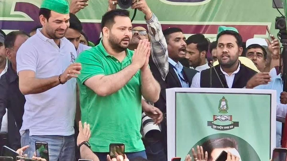 mixed rjd s yuva chaupal tejashwi urges youth to change government to get jobs and employment in bihar