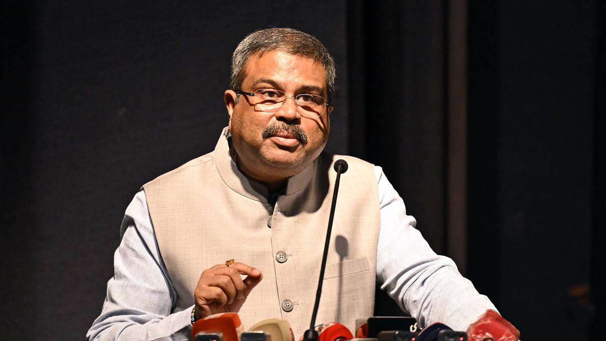 https://th-i.thgim.com/public/news/national/12x555/article68687044.ece/alternates/LANDSCAPE_1200/Dharmendra_Pradhan_Delhi_1.jpg