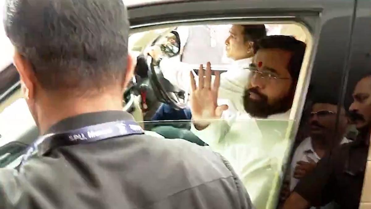 Maharashtra government formation LIVE updates: Devendra Fadnavis meets Eknath Shinde at his official residence