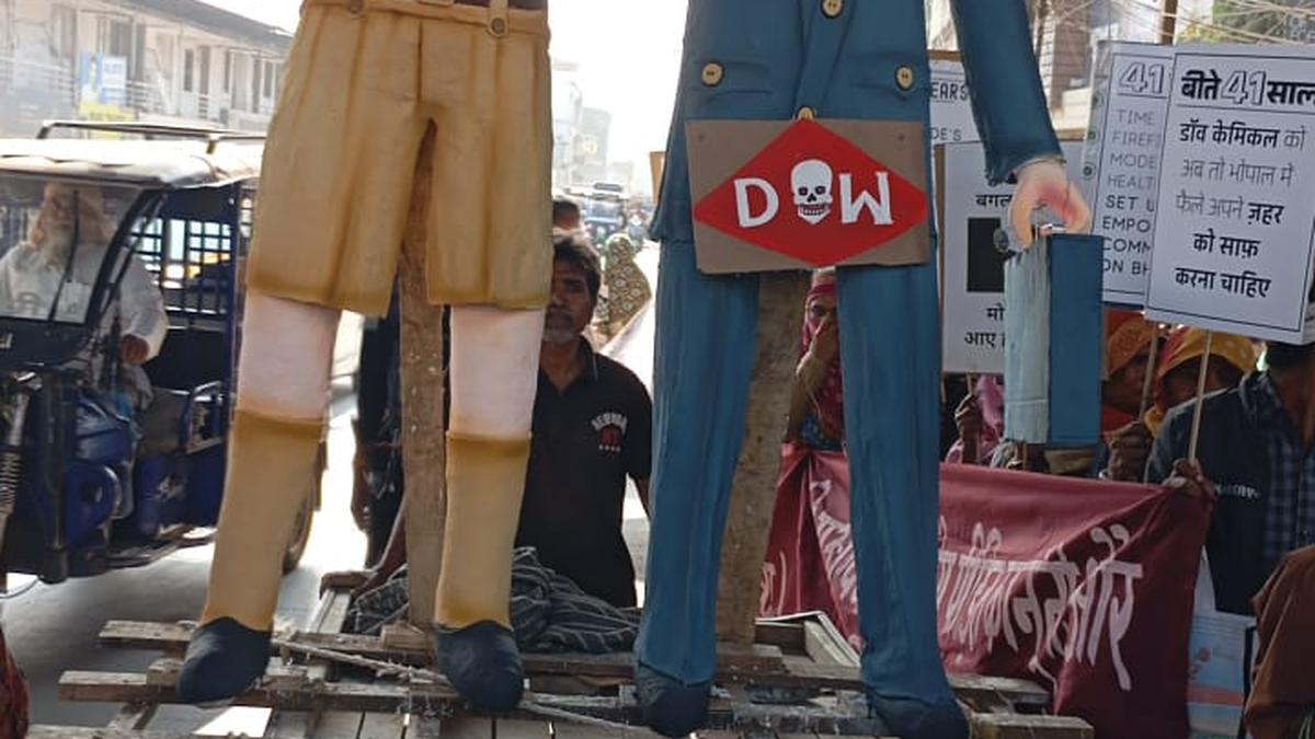 Organisers of Bhopal gas tragedy anniversary rally booked as effigy resembles ‘RSS worker’