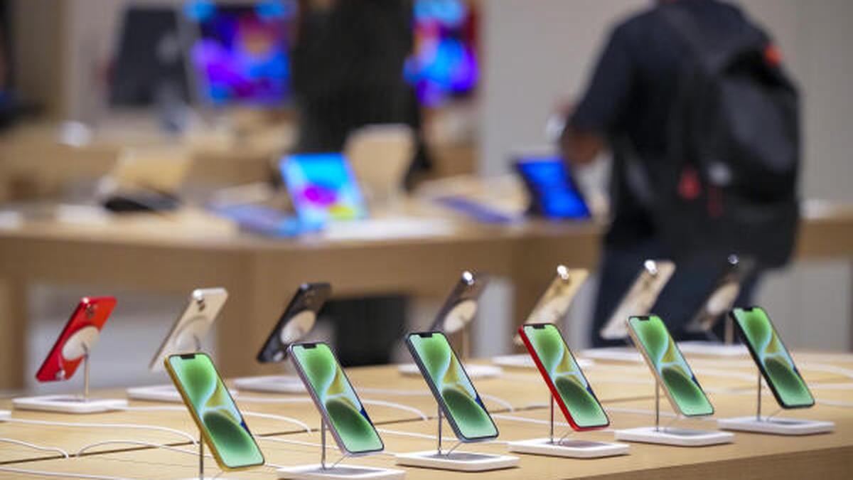 Tim Cook to inaugurate Apple's Delhi store today