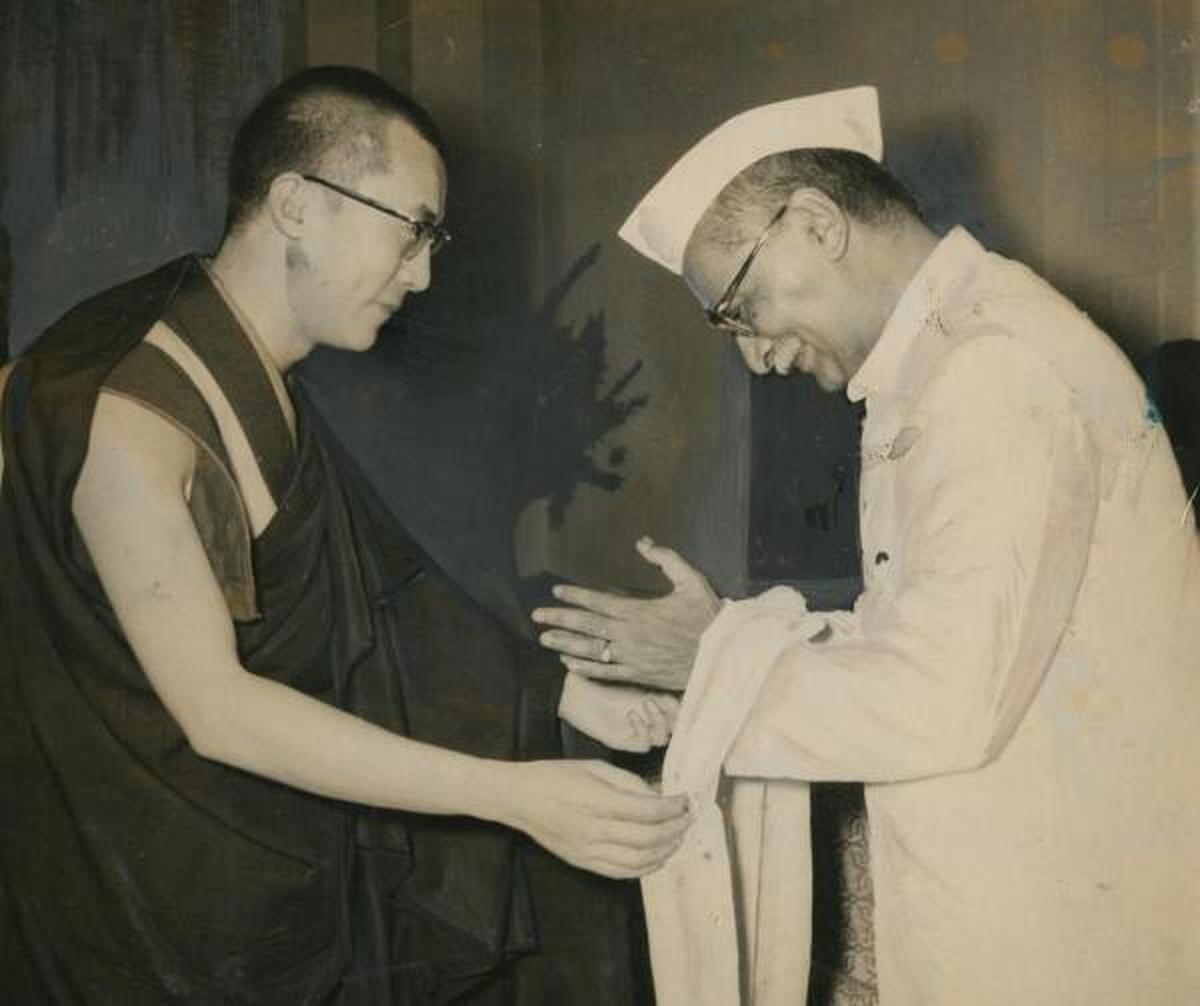 The Dalai Lama, who arrived in Delhi on September 3, 1959, exchanged scarves with Dr. Rajendra Prasad when he called on the President. The Dalai Lama, who arrived in Delhi on September 3, 1959, exchanged scarves with Dr. Rajendra Prasad when he called on the President.