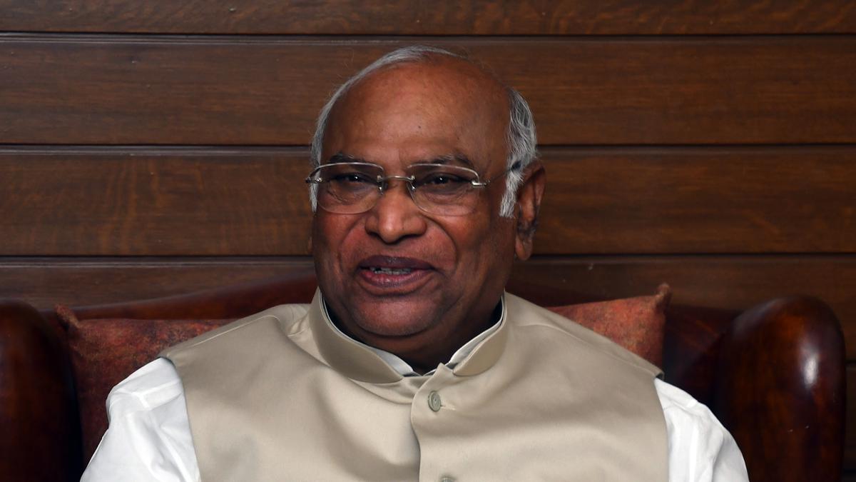 Leaders should raise issues at the right fora: Mallikarjun Kharge on Rajasthan crisis