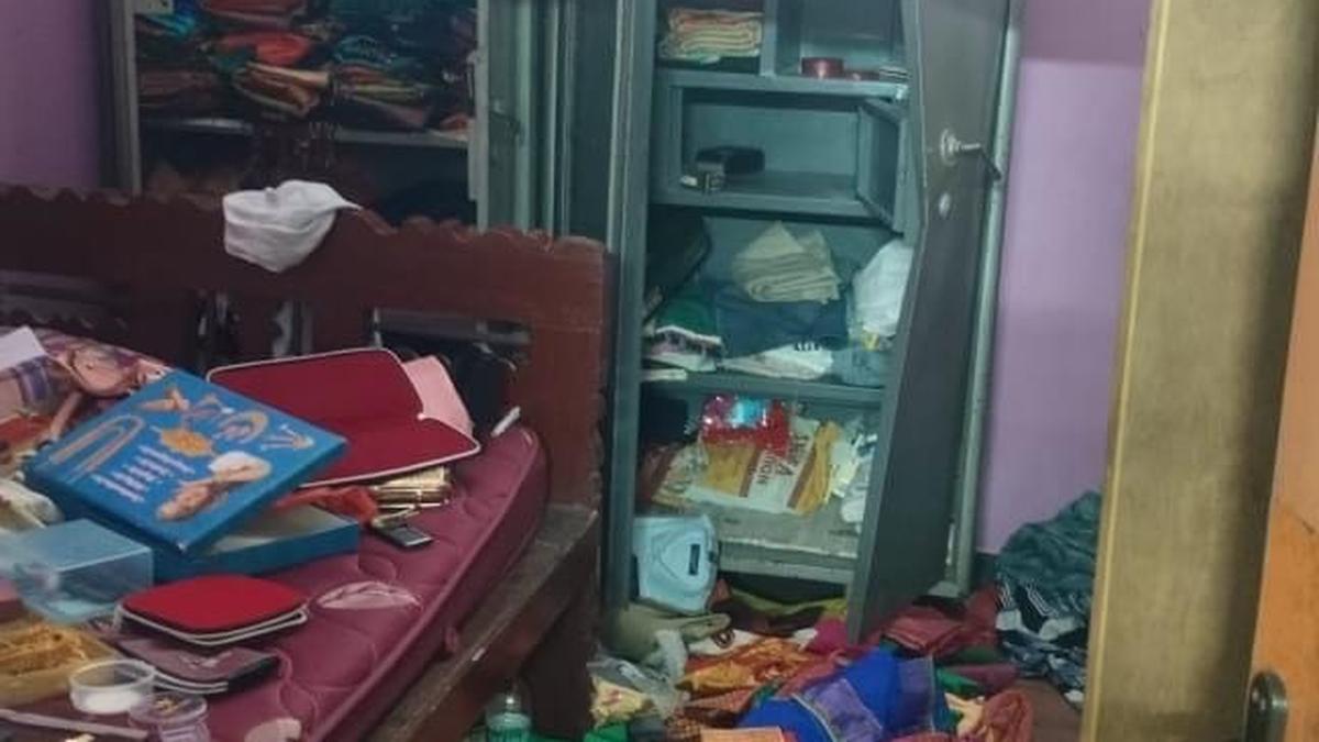 Burglars decamp with valuables near Katpadi