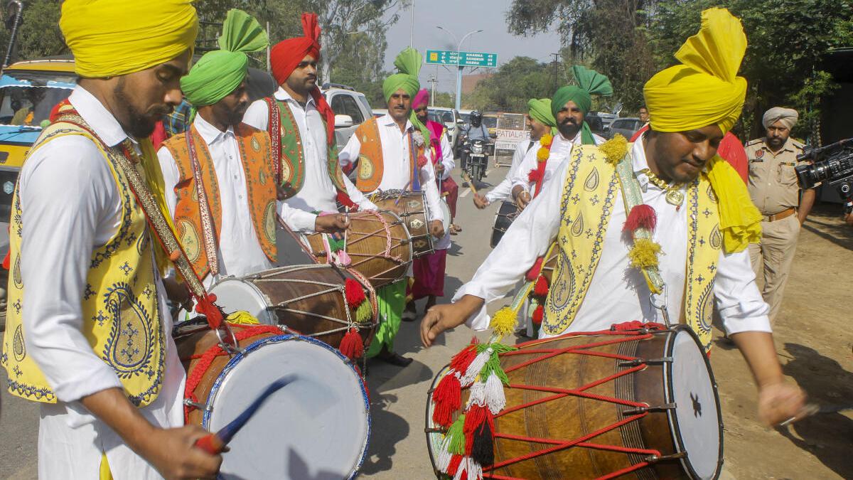 Fans, supporters throng Patiala jail to welcome soon-to-be released Navjot Sidhu