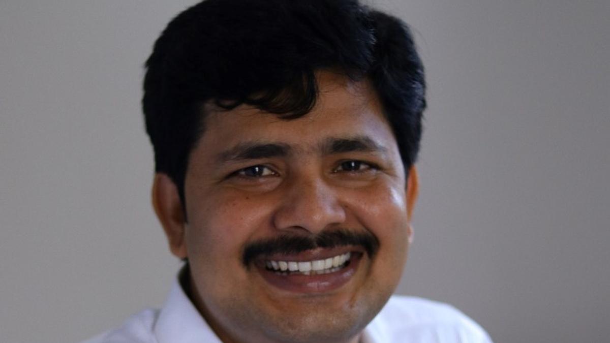 YSRCP MP Maddila Gurumoorthy suggests seasonal move of Parliament to ...