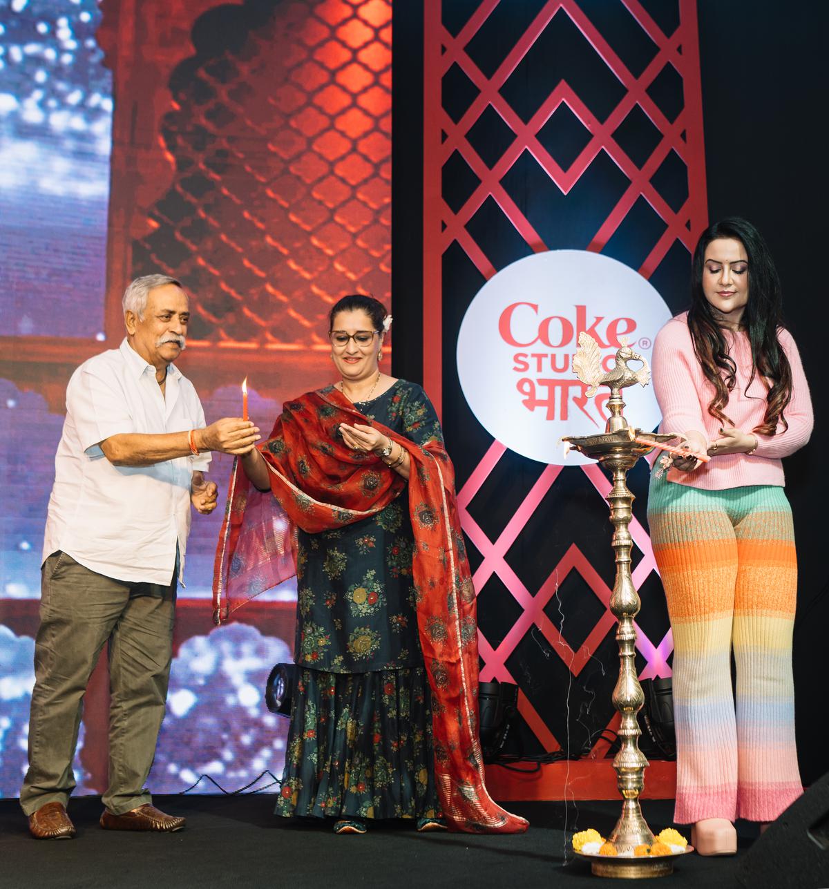 Kausar Munir (centre) lights a lamp at the Coke Bharat Studio launch event in Mumbai; she is flanked by Piyush Pandey and Amruta Fadnavis