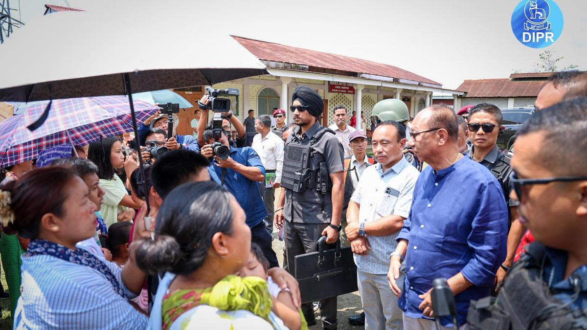 Manipur CM visits Naga relief camp, assures tracing of six missing men