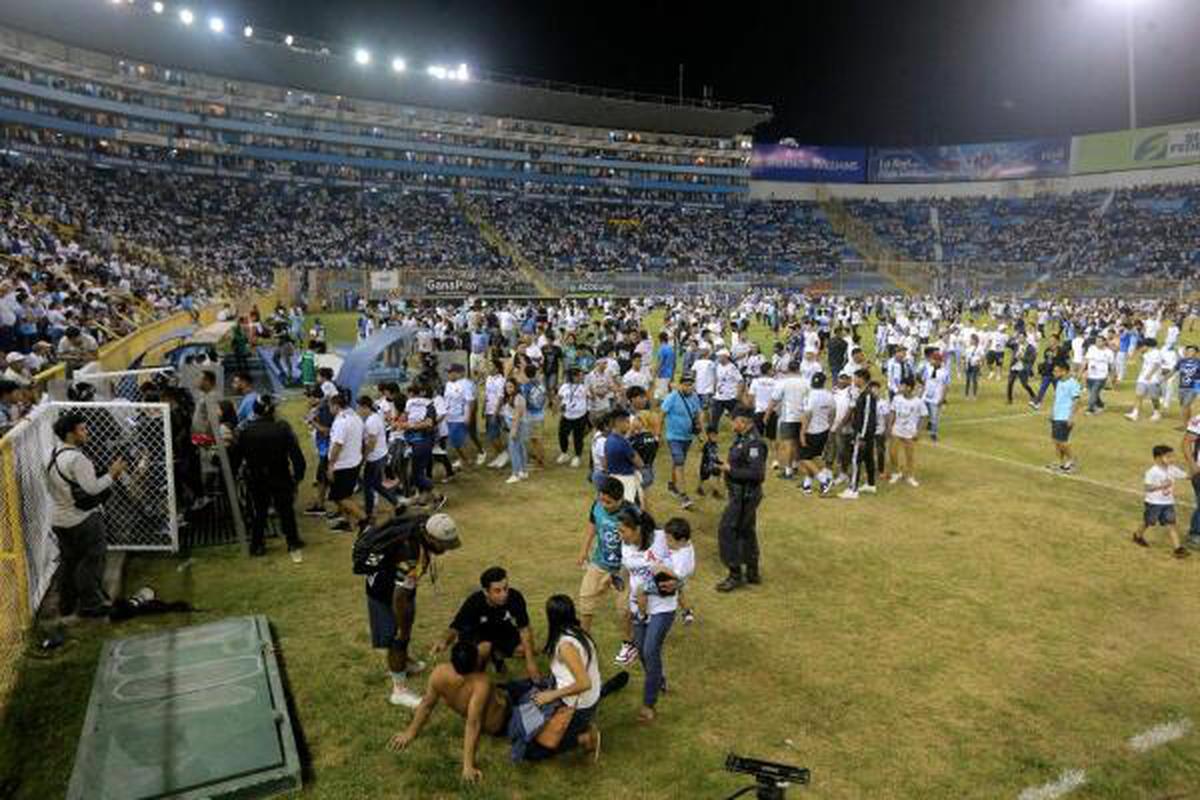 अल साल्वाडोर में फुटबाल स्टेडियम में भगदड़, 12 की मौत- Stampede at soccer stadium in El Salvador kills 12