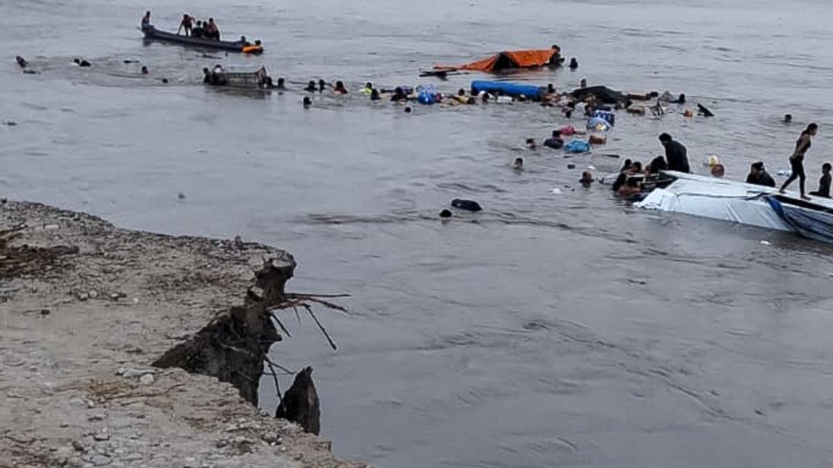 12 dead, dozens missing as landslide submerges boats in Peru port