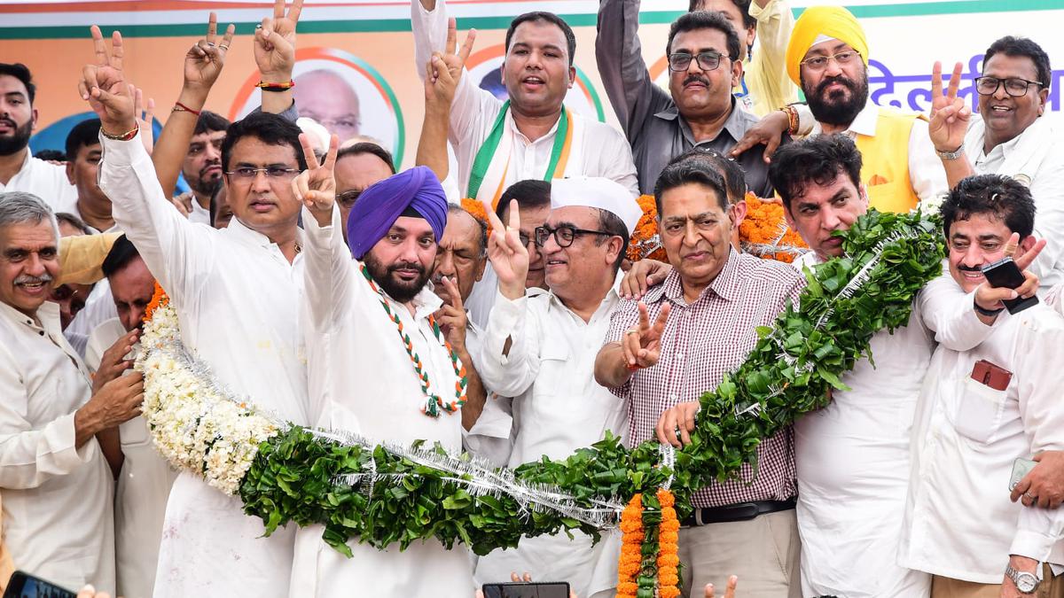 Arvinder Singh Lovely takes charge as Delhi Congress chief