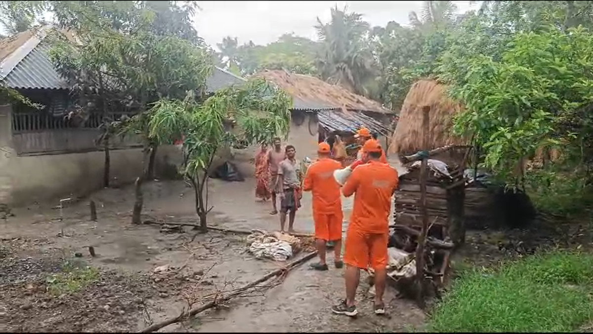 As Remal makes landfall, West Bengal administration evacuates people from low-lying and coastal areas - The Hindu