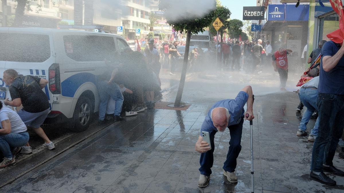 Turkish riot police use water cannons ahead of deposed Opposition leader's speech to rally
