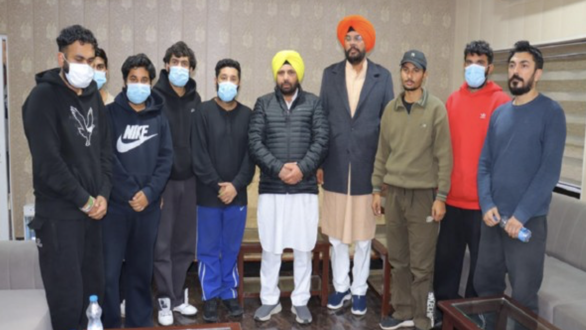 Punjab ministers meet illegal Indian immigrants who were deported from US to Amritsar