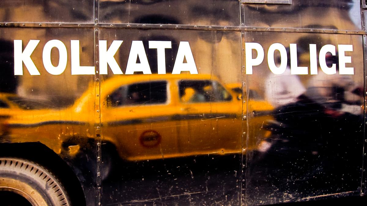 Mob attacks police for arresting TMC worker in Bengal’s Sandeshkhali, six cops injured Mob attacks police for arresting TMC worker in Bengal’s Sandeshkhali, six cops injured