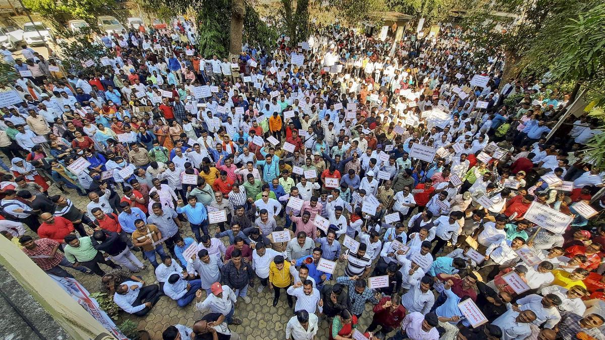 Maharashtra government employees begin indefinite strike over pension notification