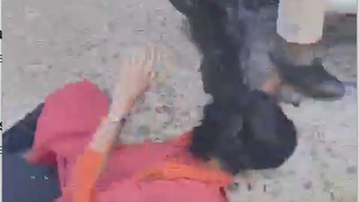 Woman constables of Cyberabad caught pulling hair of protesting student, probe ordered