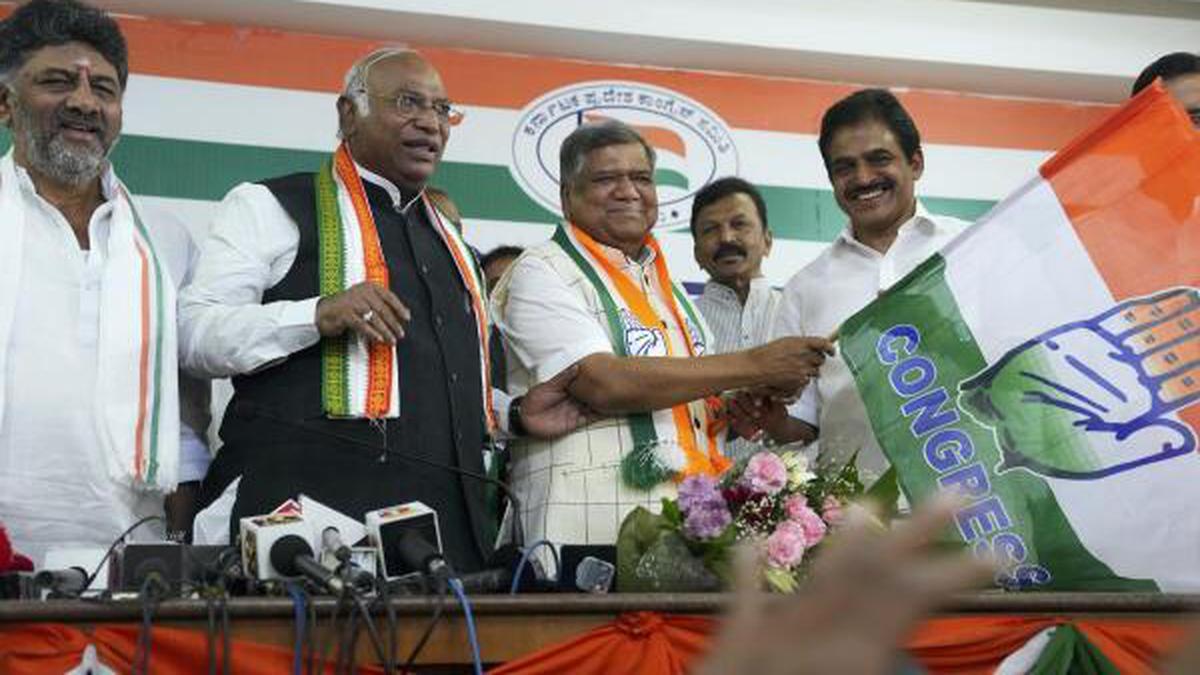 Former CM Jagadish Shettar joins Congress, to contest from Hubballi-Dharwad Central, says BJP in Karnataka is controlled by a few leaders for serving self-interest