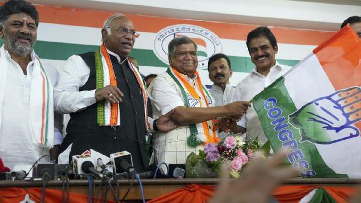 Jagadish Shettar joins Congress, to contest from Hubballi-Dharwad Central constituency